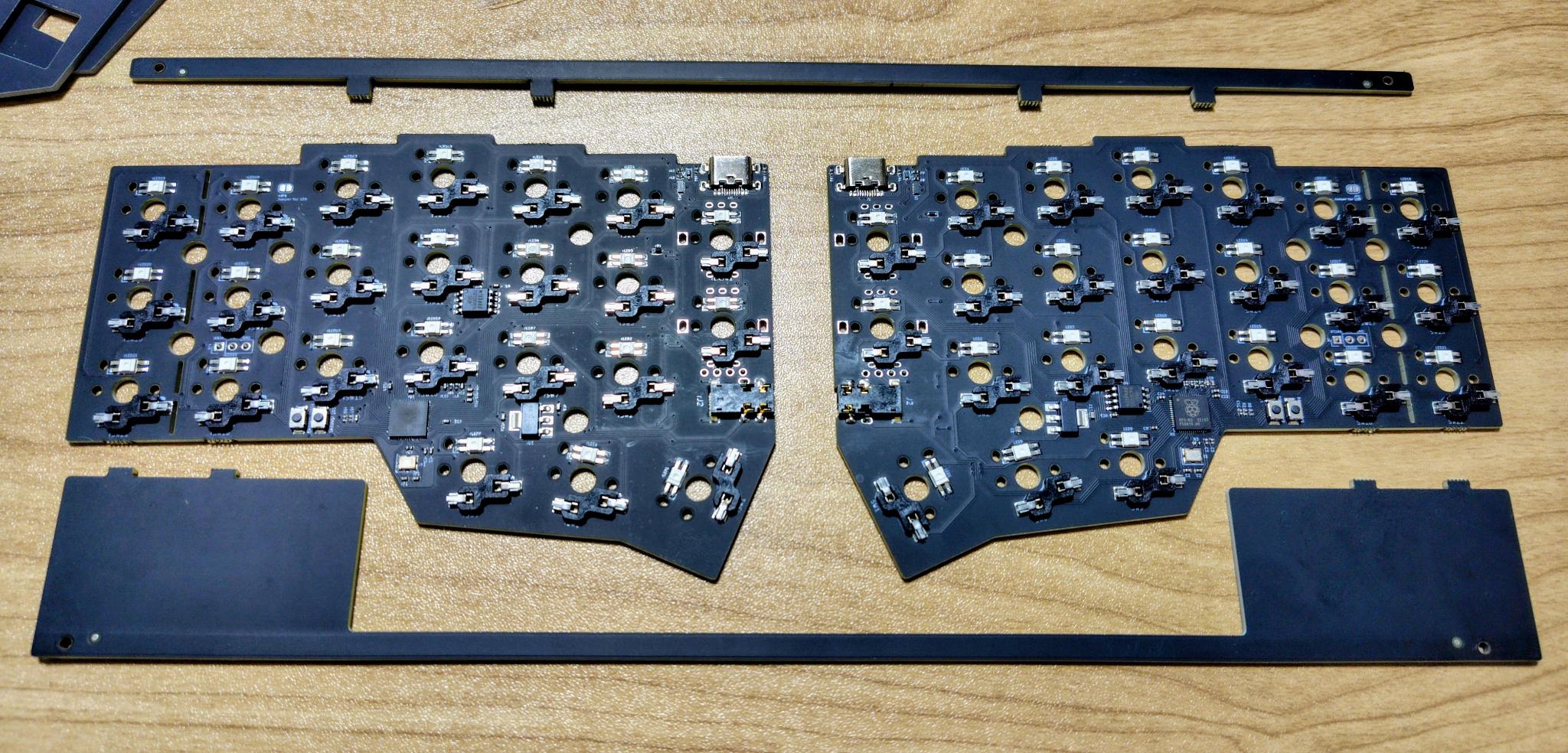 折ったPCB基盤の画像